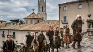 Una imágen de la producción de 'Game of Thrones' en las escaleras de la catedral de Girona / ARA
